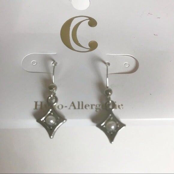 Charming Charlie NEW Pair of Silver Tone Dangling Earrings With Backings - Picture 3 of 4